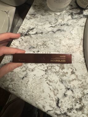 Hourglass Vanish Airbrush Concealer